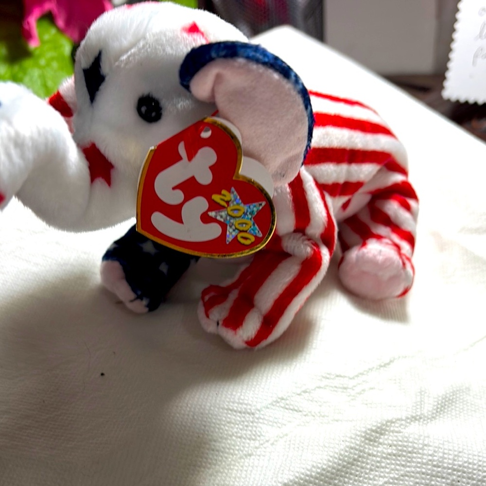 - TY Beanie Baby Patriotic Elephant , Righty 2000